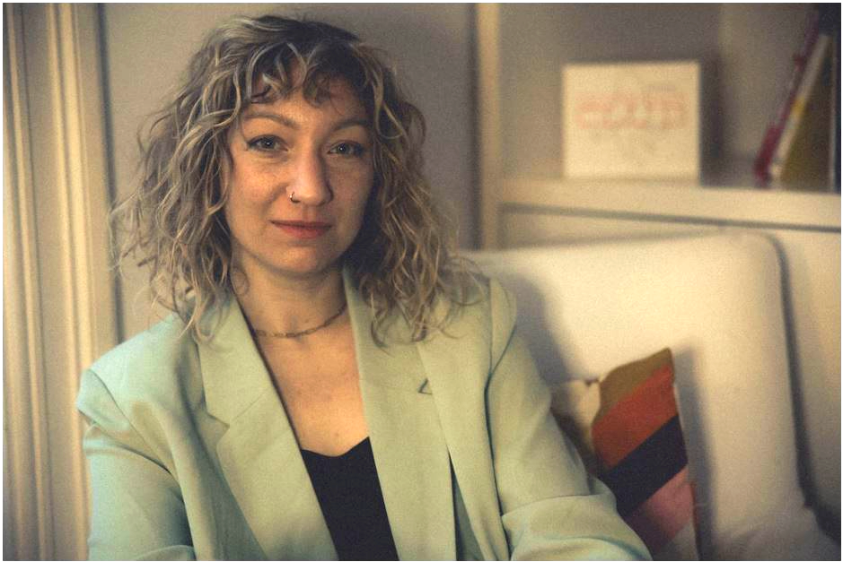 Portrait de Julie Minders, sexologue